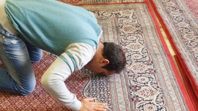Doa Setelah Sholat Subuh agar Diberikan Kelancaran Rezeki dan Keberkahan Pagi Hari