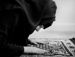Niat Sholat Gerhana Lengkap Arab, Latin dan Artinya