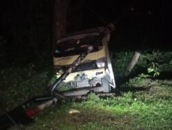 Truk Bermuatan Obat Nyamuk Terperosok di Jalur Licin Dlingo Bantul, Sopir Selamat tanpa Luka