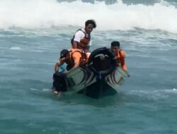 Detik-Detik Dramatis Ibu dan Anak Terseret Ombak di Pantai Sundak, Berhasil Diselamatkan Petugas