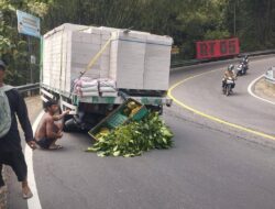 Truk Mundur di Tikungan Bokong Semar Bantul Tabrak Motor, Tidak Ada Korban Jiwa