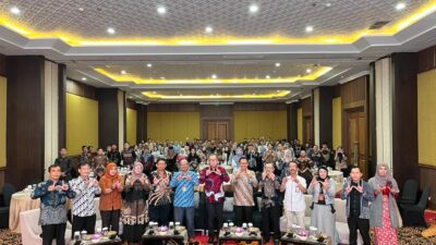 Yudisium dan Pelepasan Lulusan Fakultas Hukum UWM: Teguhkan Integritas dan Semangat Belajar Sepanjang Hayat