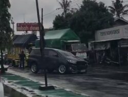 Kecelakaan Mengerikan di Jogja–Solo KM 14 Kalasan: Innova Oleng, Tabrak Truk, Sopir Alami Patah Kaki