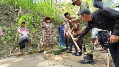 Infrastruktur Pascabadai Cempaka Dipulihkan, Warga Gedangsari Bangun Kembali Akses Jalan Secara Gotong Royong