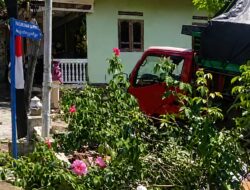 Truk Pakan Ternak Mundur di Tanjakan Panggang, Rusak Rumah dan Sepeda Motor Warga
