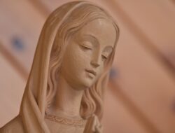 Teks Doa kepada Bunda Maria Setelah Rosario: Panduan Devosi Umat Katolik
