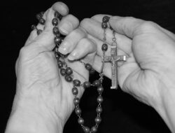 Teks Doa Rosario Hari Minggu, 5 Juli 2026: Panduan Lengkap Peristiwa Mulia