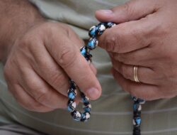 Teks Doa Rosario Hari Senin, 15 Juni 2026 Peristiwa Gembira
