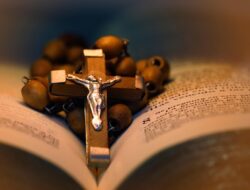 Susunan Doa Rosario Senin 4 Mei 2026: Panduan Lengkap Peristiwa Gembira
