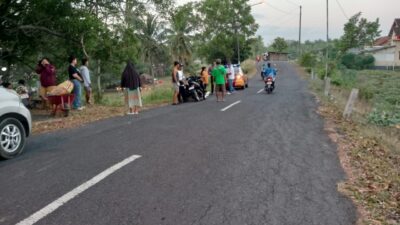 Lansia Penarik Gerobak Tertabrak Honda Beat di Jalan Pantai Glagah, Dua Korban Dirawat