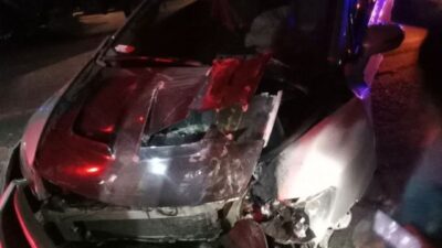 Honda Civic Oleng di Jalan Wonosari Bantul, Tabrak Isuzu Elf hingga Tiang Baliho