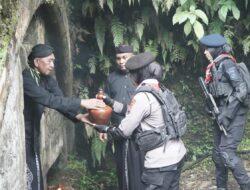 Polda DIY Laksanakan Tradisi Pengambilan dan Penyerahan Air Suci Sambut Hari Bhayangkara ke-80