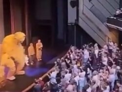 Viral, Teater Boneka dari Jogja Raih 10 Menit Standing Ovation Penonton di Jerman