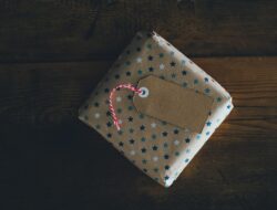 Rekomendasi Kado untuk Sahabat Sekolah, Ide Kenang-Kenangan Bermakna yang Murah dan Berkesan