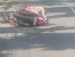 Kecelakaan Maut Nyaris Terjadi di Ngawu Playen: Honda CBR 150 dan Supra X Bertabrakan, Dua Pengendara Dilarikan ke Rumah Sakit