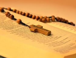 Doa Rosario Hari Kamis, 9 Juli 2026: Susunan Lengkap Peristiwa Terang untuk Doa Pribadi dan Bersama