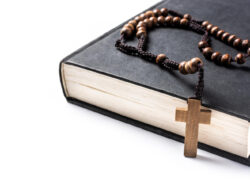 Doa Rosario Hari Jumat 19 Juni 2026 Lengkap dengan Peristiwa Sedih dan 5 Ujud Doa Permohonan
