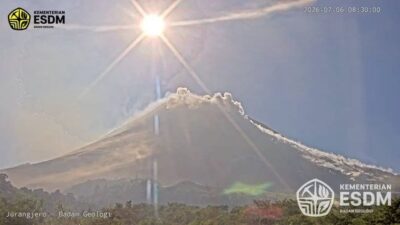 Gunung Merapi Luncurkan Awan Panas Guguran Dua Kali Senin Pagi, Jarak 2 KM ke Arah Barat Daya