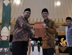 Kukuhkan Pimpinan BAZNAS Sleman, Bupati Harda Kiswaya Tekankan Semangat Kepemimpinan “Hayem Hayom”