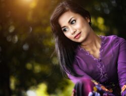 30 Ide Caption Hari Kebaya Nasional 2026, Unggah Foto Berkebaya Hari Ini