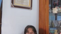 Kado Buku “Suruh Tangis” Karya Bu Ageng Cicit untuk 10 Tahun Paguyuban Kembang Adas