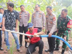 Krisis Air Bersih di Dlingo Bantul, Polres dan PMI Salurkan 25 Ribu Liter Air untuk Warga Terong